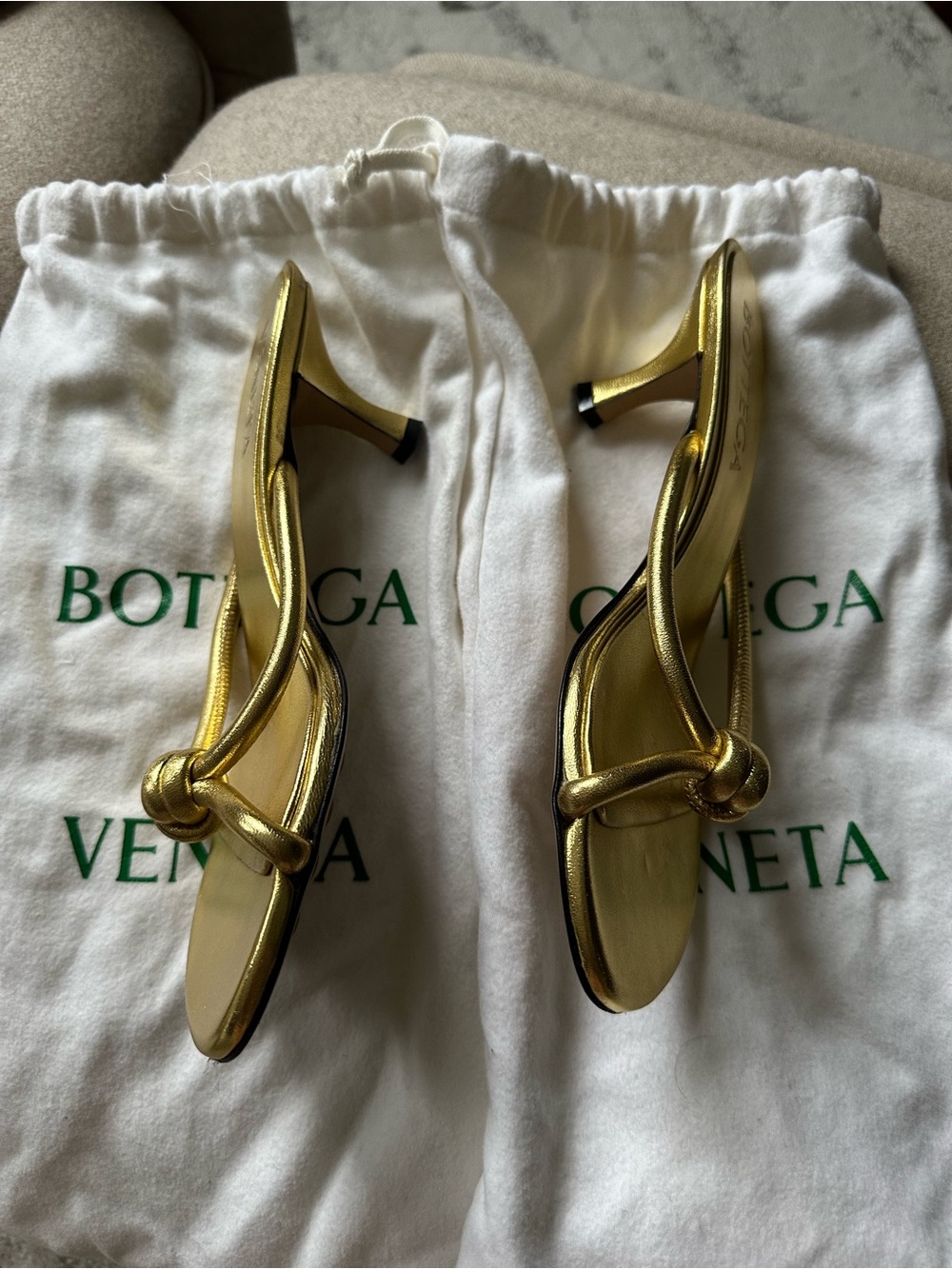 Bottega Veneta Metallic Gold Knotted Leather Slide Heels - Picture 4 of 6